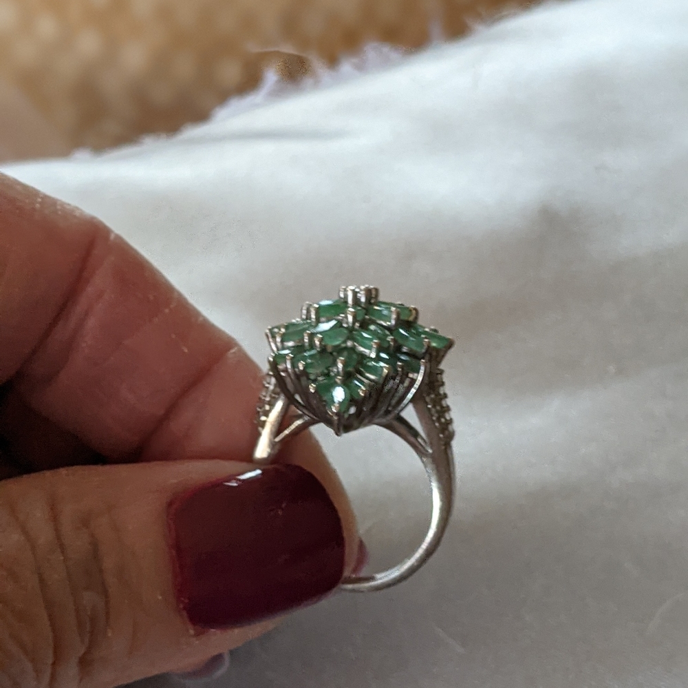Emerald Ring - Picture 4 of 10